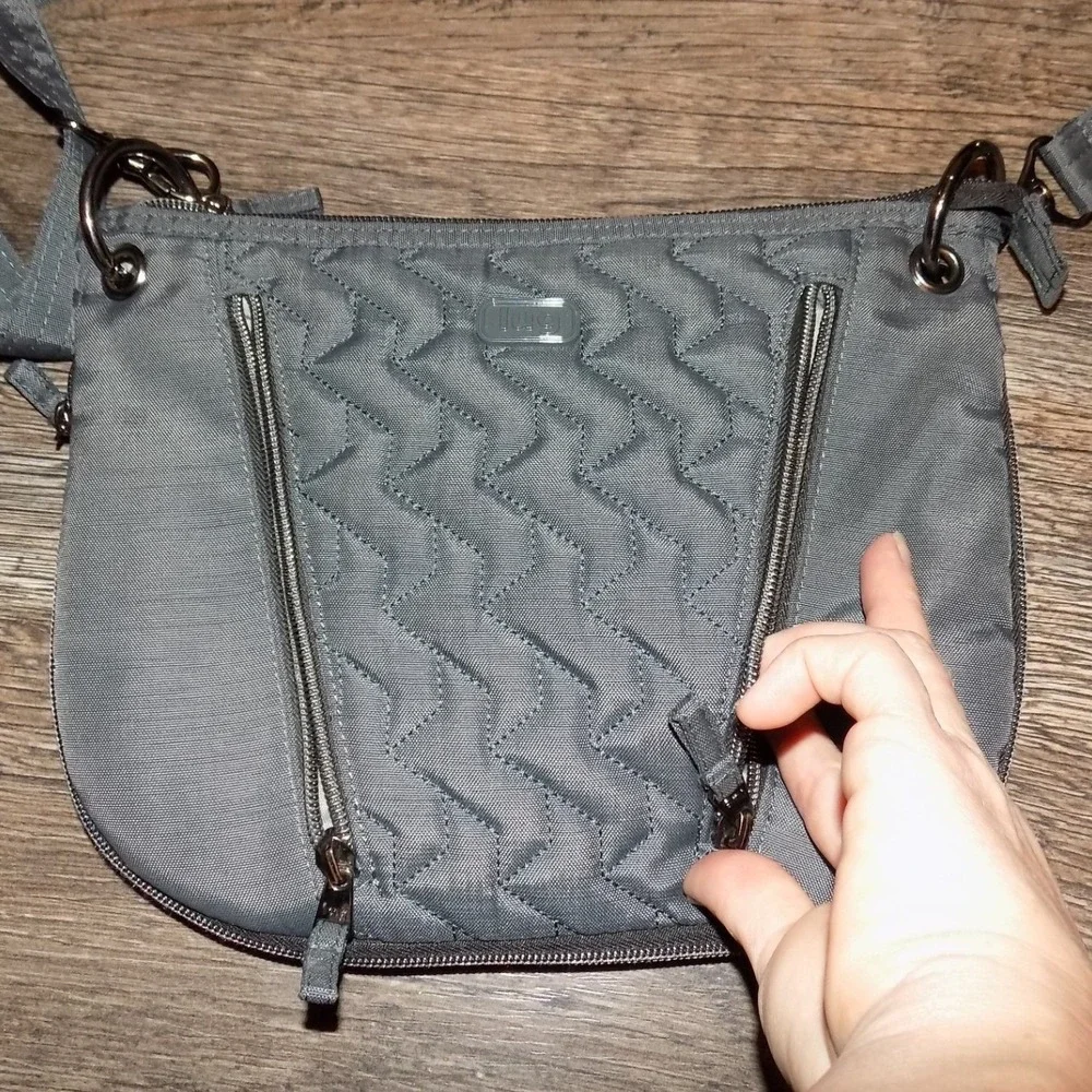 Lug Swivel Crossbody Bag Womens Small‎ Grey Excellent Quilted Travel Organizer